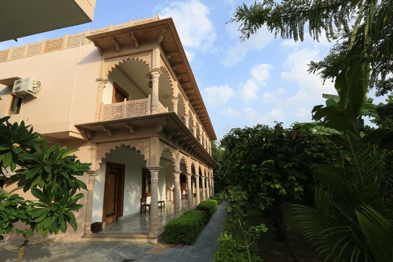 Hotel Sunbird Bharatpur Bagian luar foto