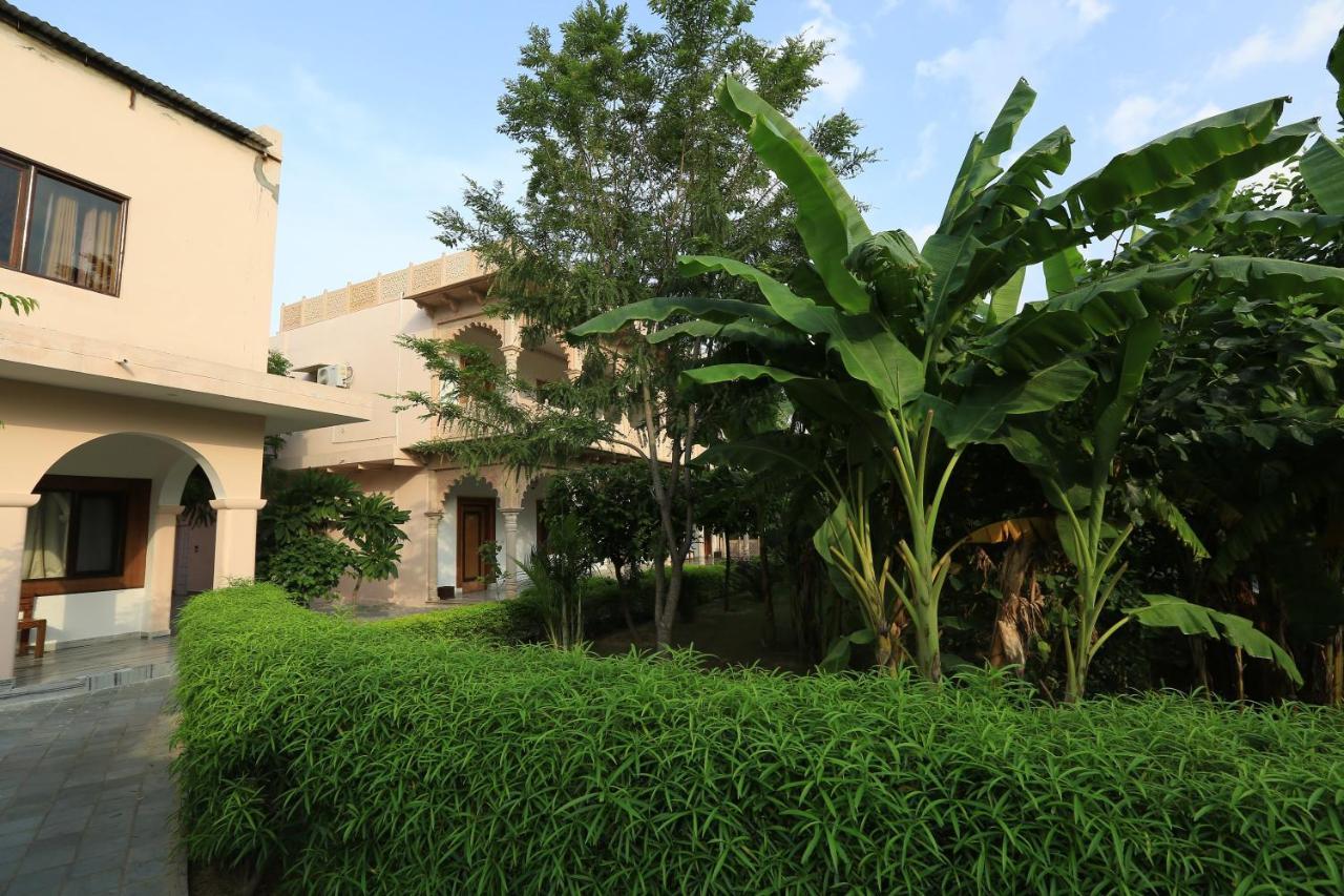 Hotel Sunbird Bharatpur Bagian luar foto