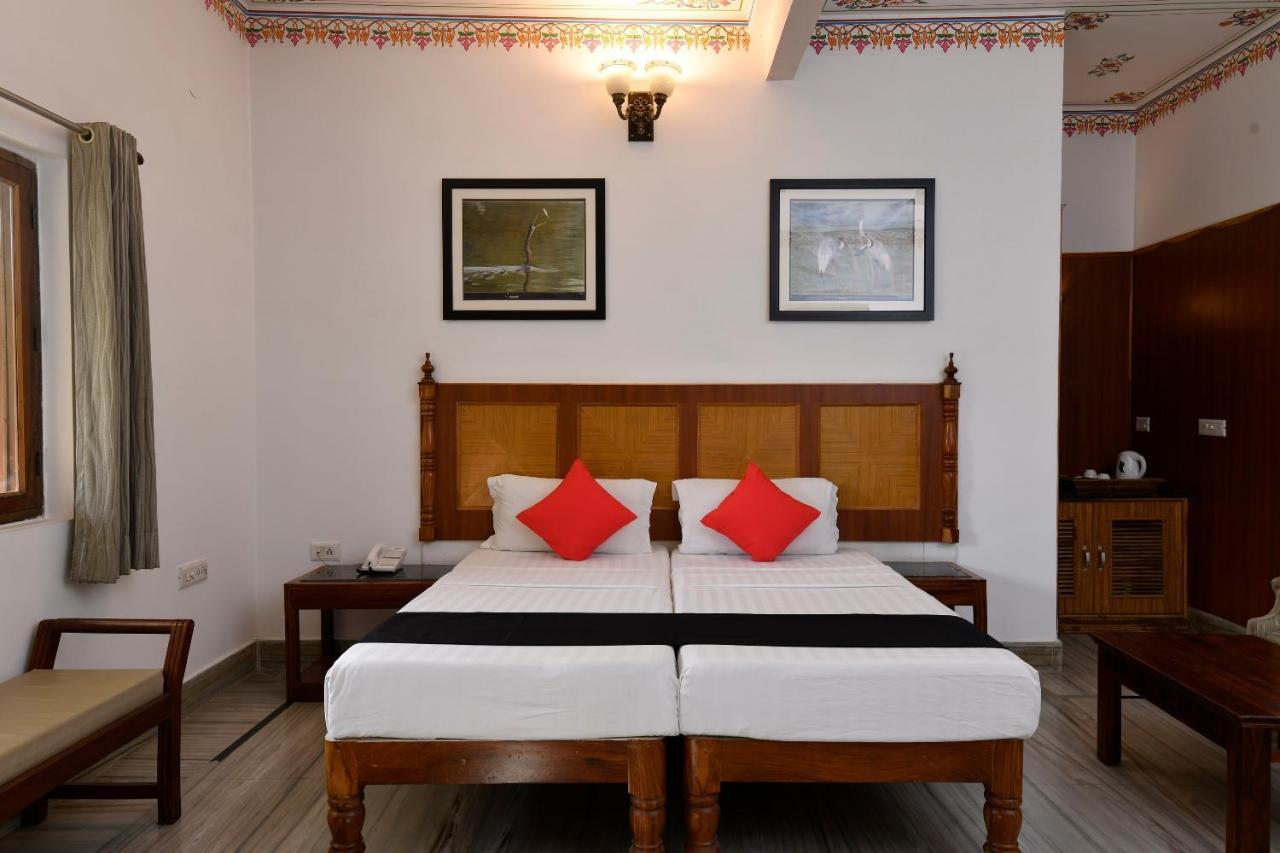 Hotel Sunbird Bharatpur Bagian luar foto