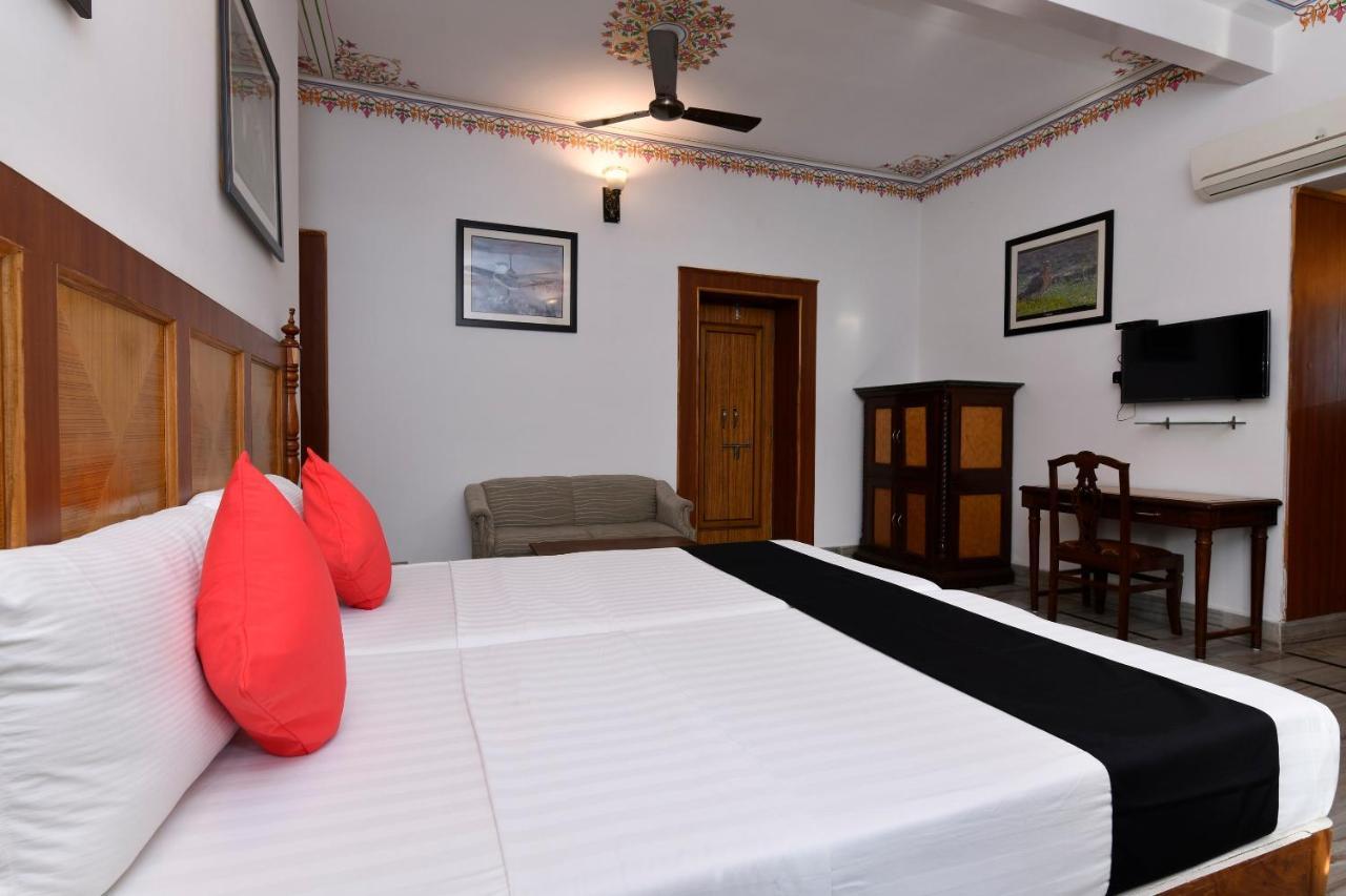 Hotel Sunbird Bharatpur Bagian luar foto
