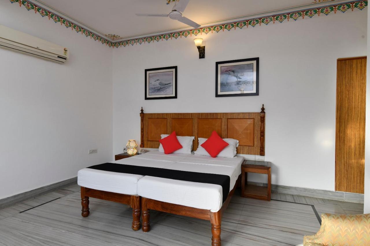 Hotel Sunbird Bharatpur Bagian luar foto