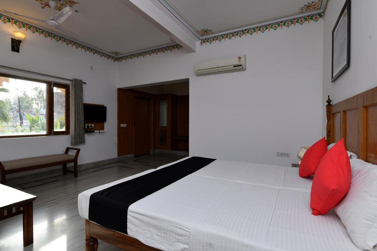 Hotel Sunbird Bharatpur Bagian luar foto
