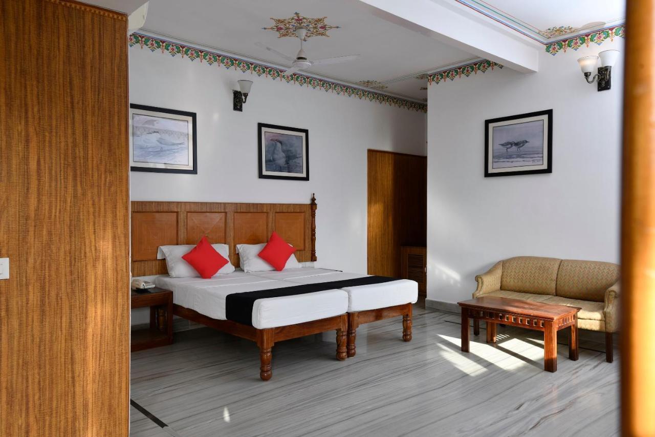 Hotel Sunbird Bharatpur Bagian luar foto