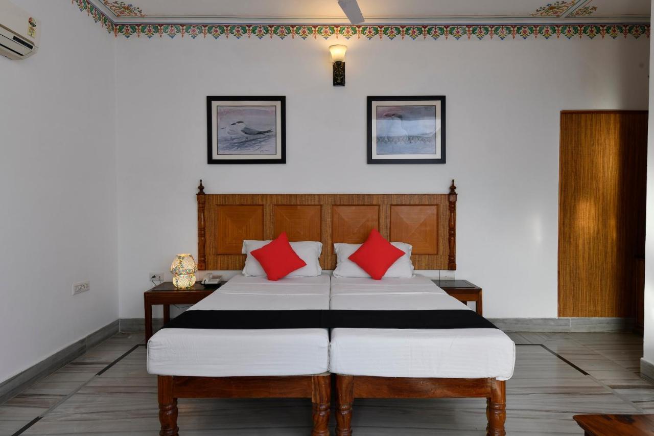Hotel Sunbird Bharatpur Bagian luar foto