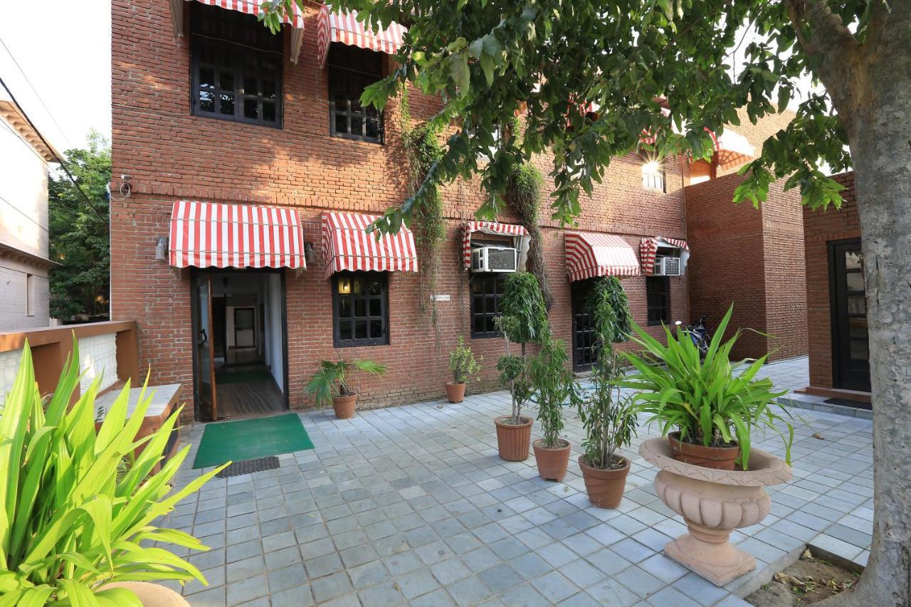 Hotel Sunbird Bharatpur Bagian luar foto