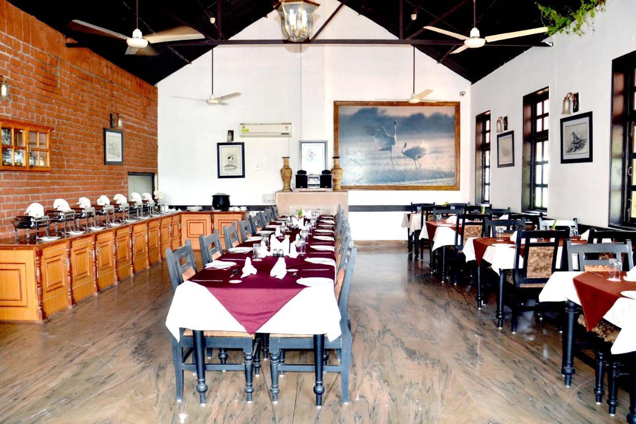 Hotel Sunbird Bharatpur Bagian luar foto