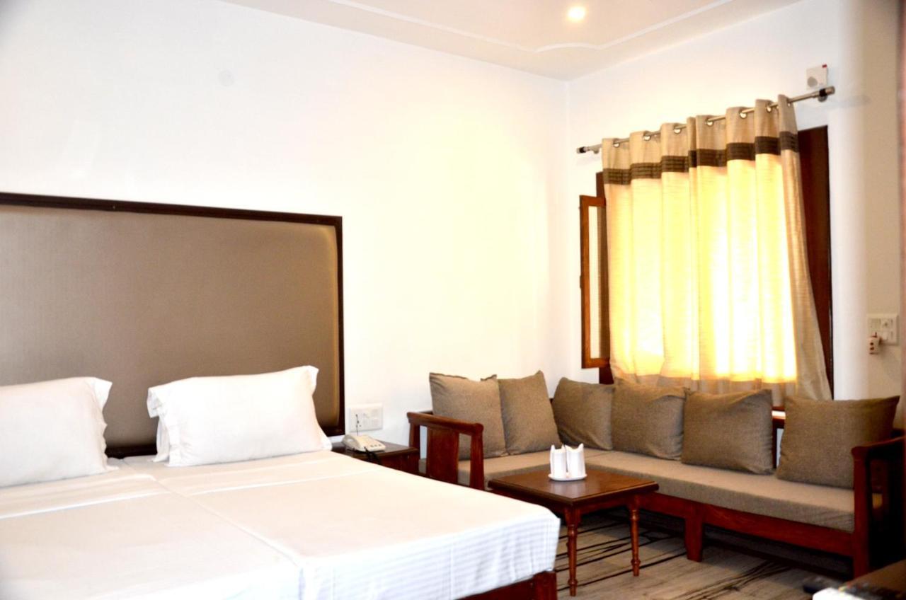 Hotel Sunbird Bharatpur Bagian luar foto