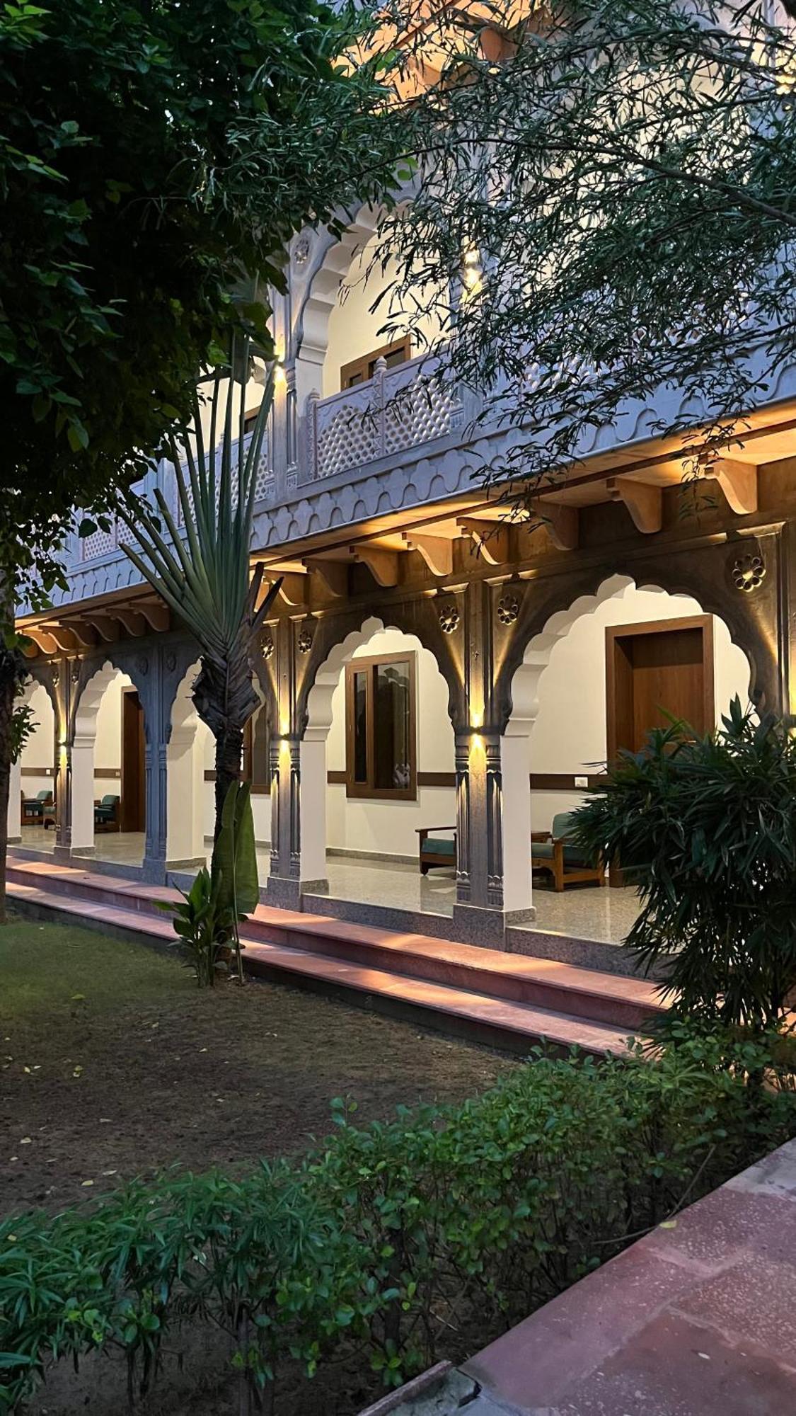 Hotel Sunbird Bharatpur Bagian luar foto