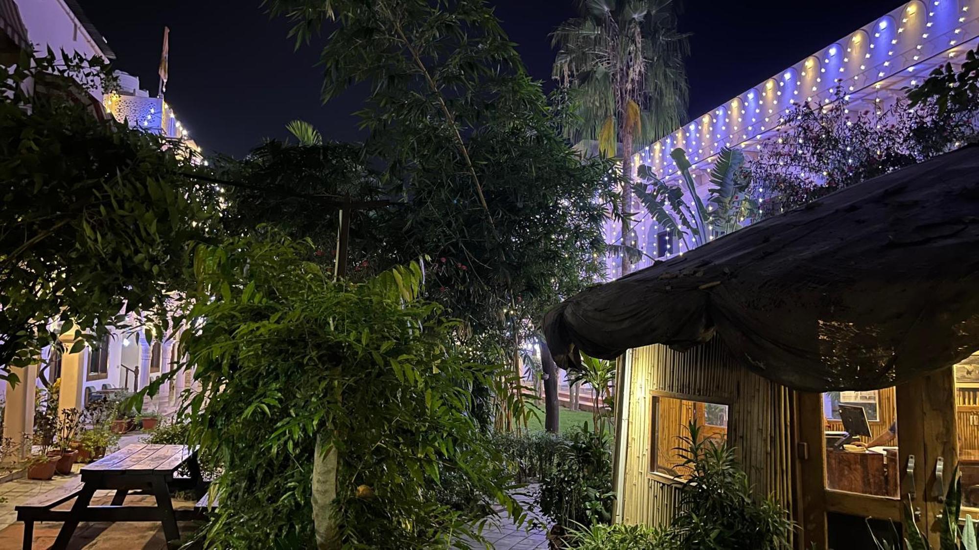 Hotel Sunbird Bharatpur Bagian luar foto