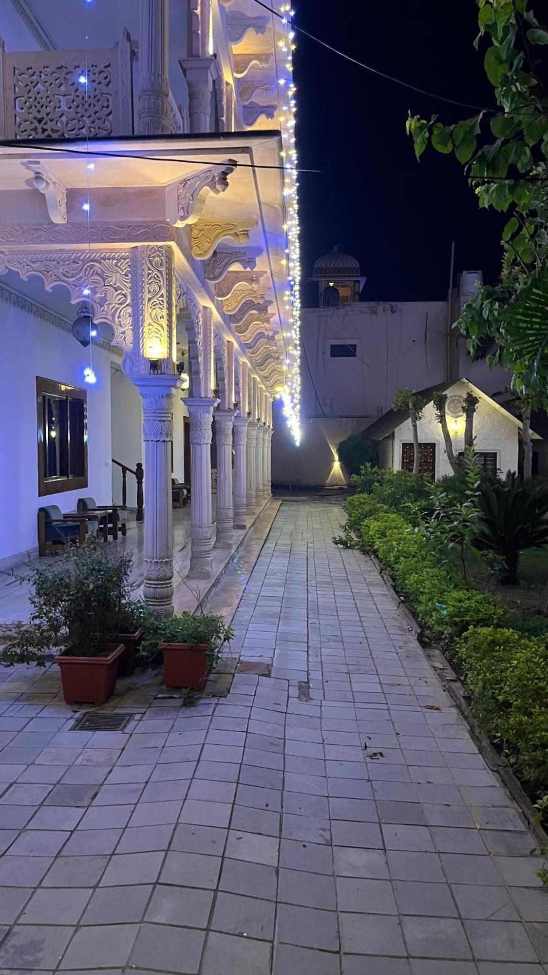 Hotel Sunbird Bharatpur Bagian luar foto