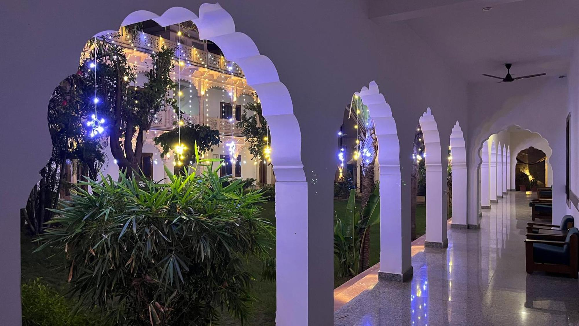 Hotel Sunbird Bharatpur Bagian luar foto
