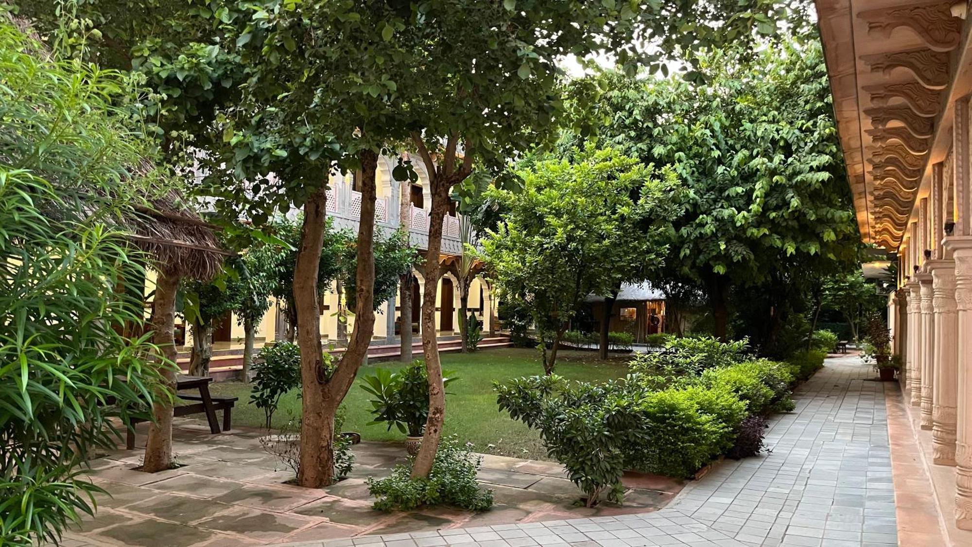 Hotel Sunbird Bharatpur Bagian luar foto