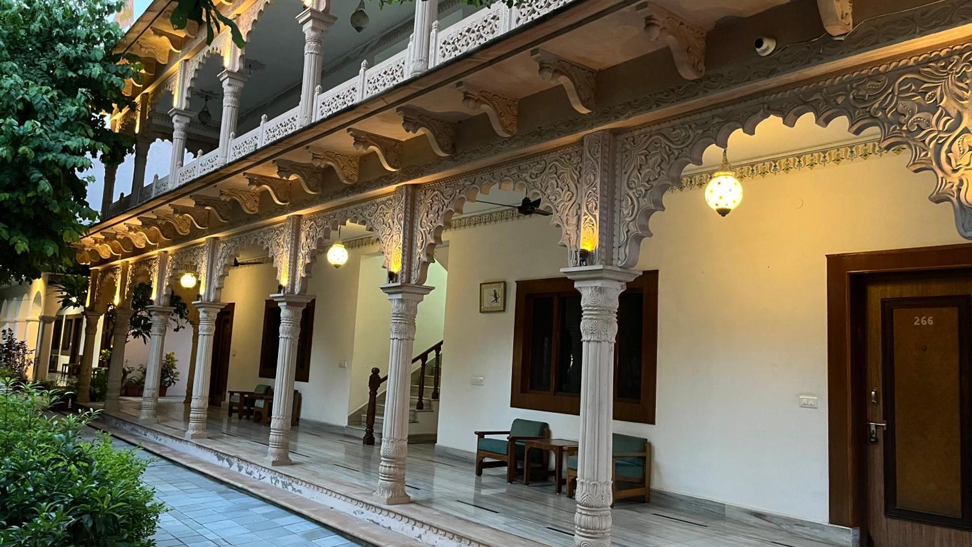 Hotel Sunbird Bharatpur Bagian luar foto