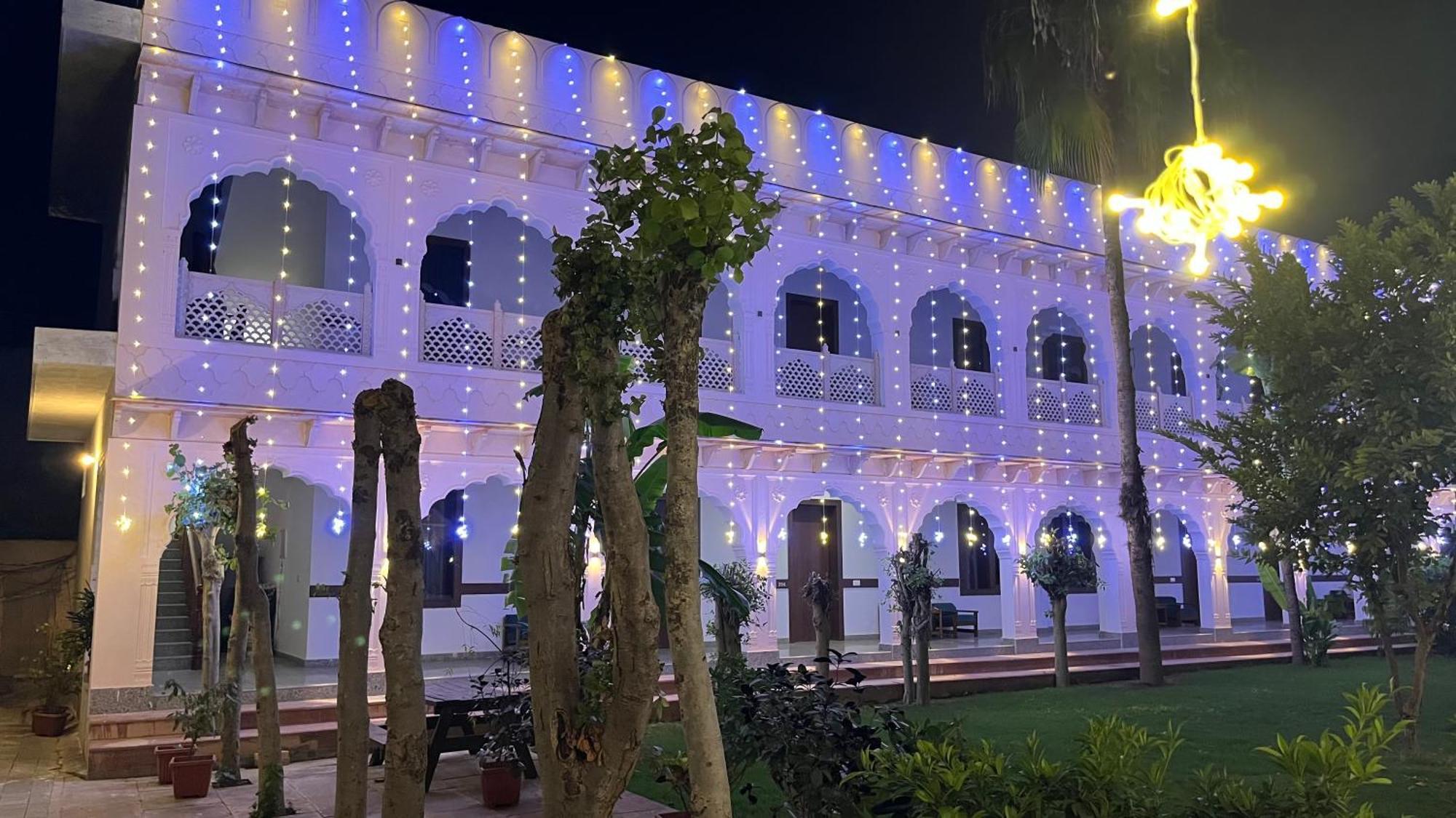 Hotel Sunbird Bharatpur Bagian luar foto