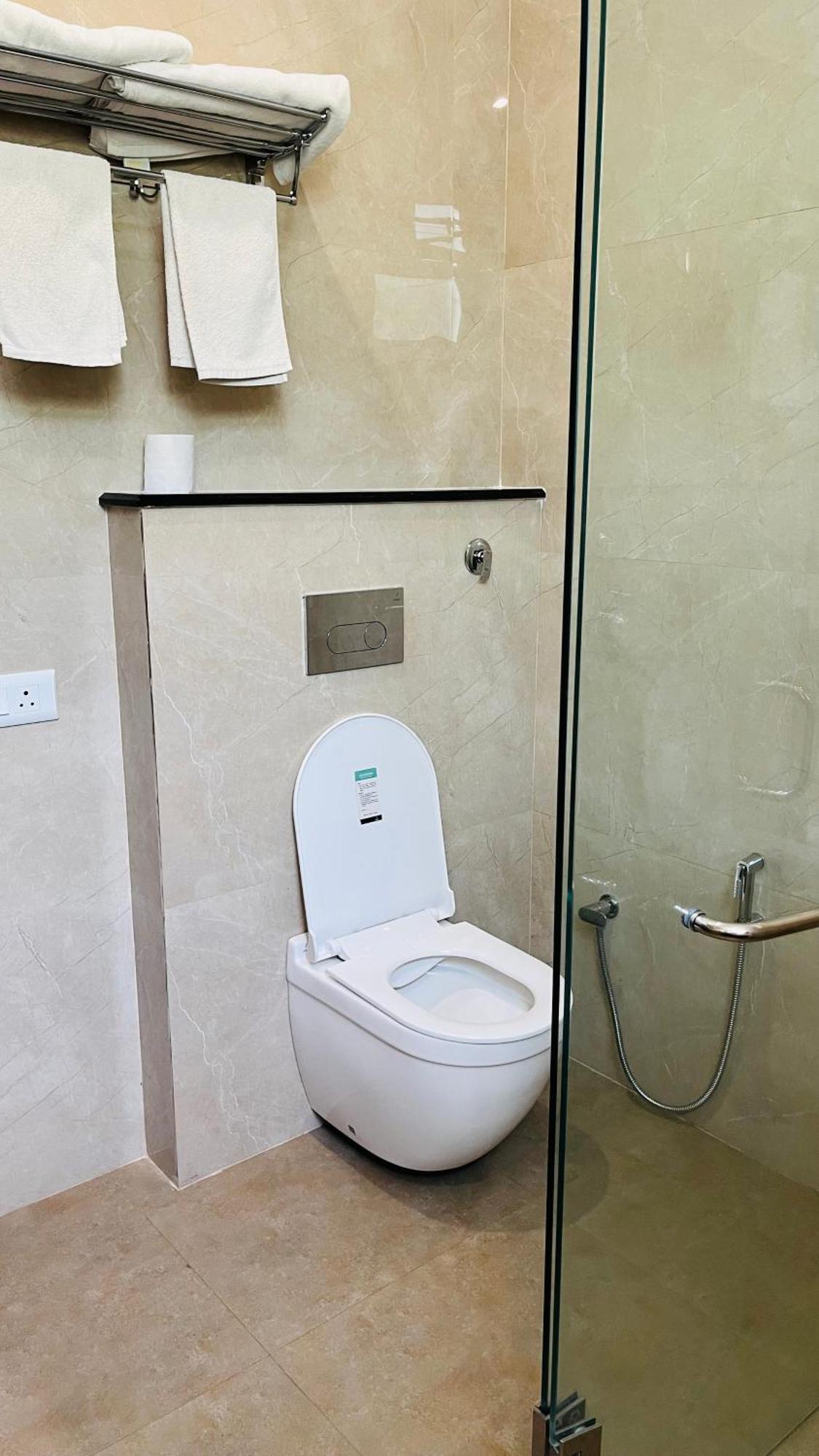 Hotel Sunbird Bharatpur Bagian luar foto
