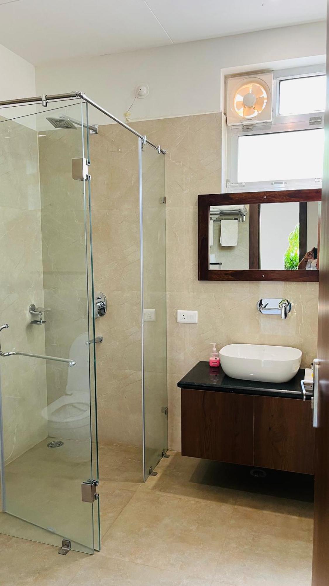 Hotel Sunbird Bharatpur Bagian luar foto