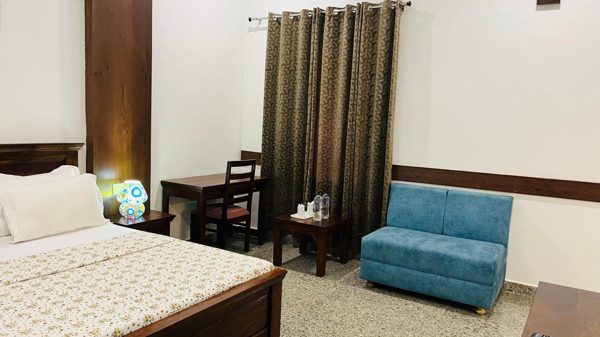 Hotel Sunbird Bharatpur Bagian luar foto