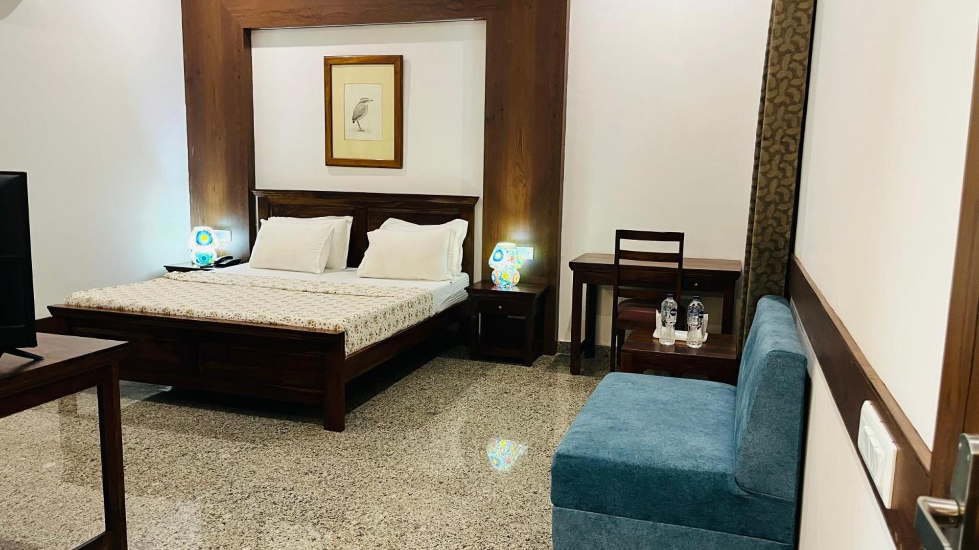 Hotel Sunbird Bharatpur Bagian luar foto