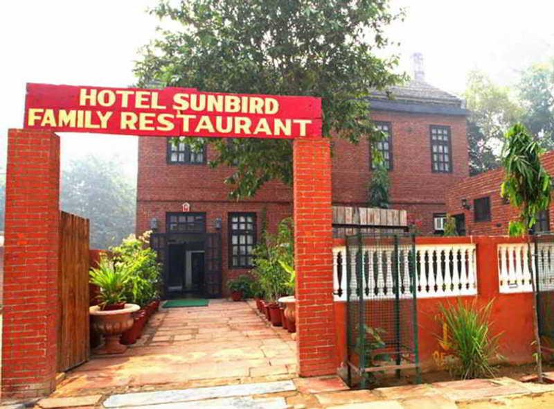 Hotel Sunbird Bharatpur Bagian luar foto
